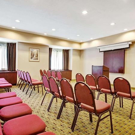 Отель Super 8 By Wyndham San Antonio Airport North Экстерьер фото